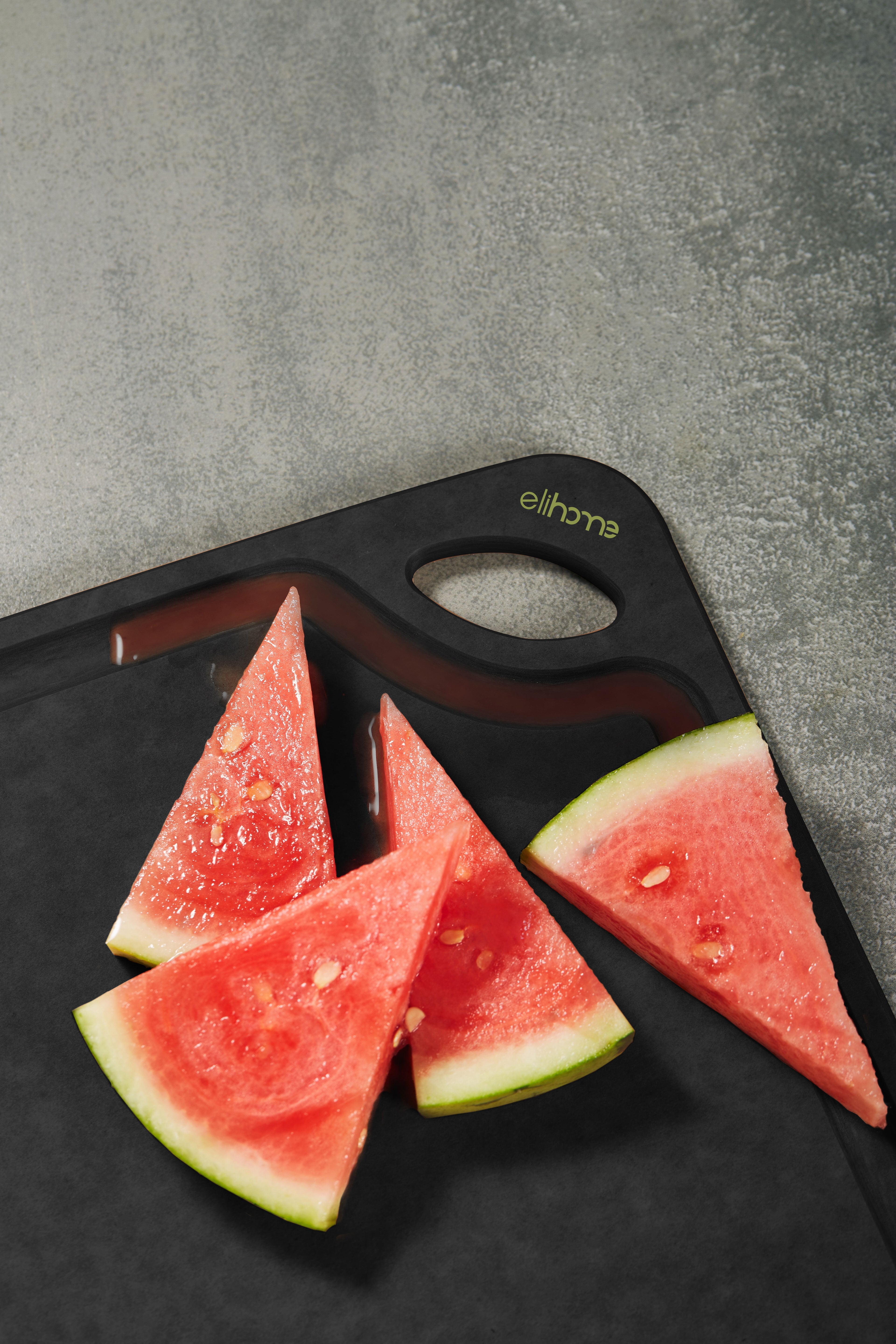 Classic Series 10 x 13 x 1/4 Cutting Board - Medium- Black