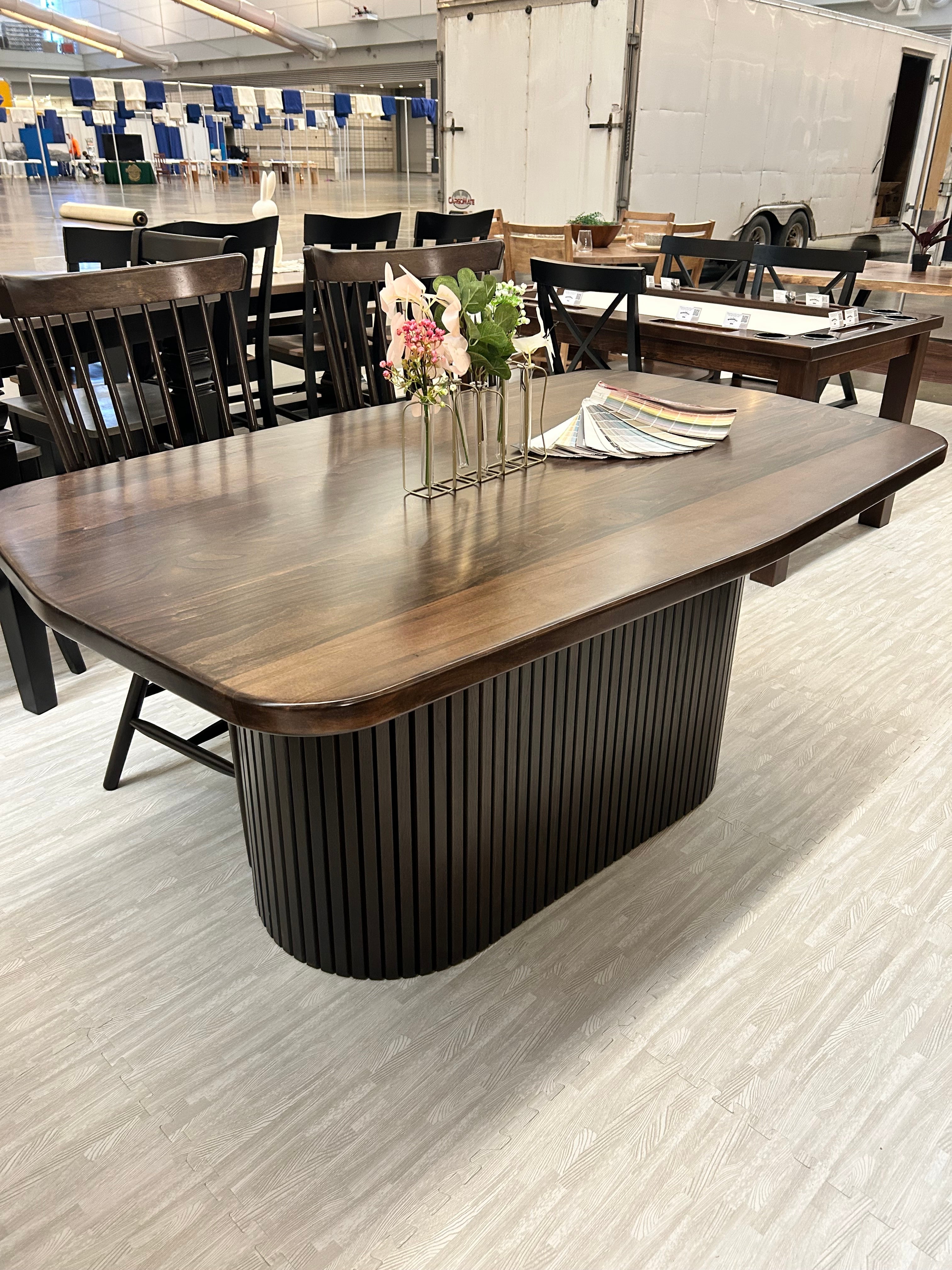 Ashley Fluted Pedestal Table