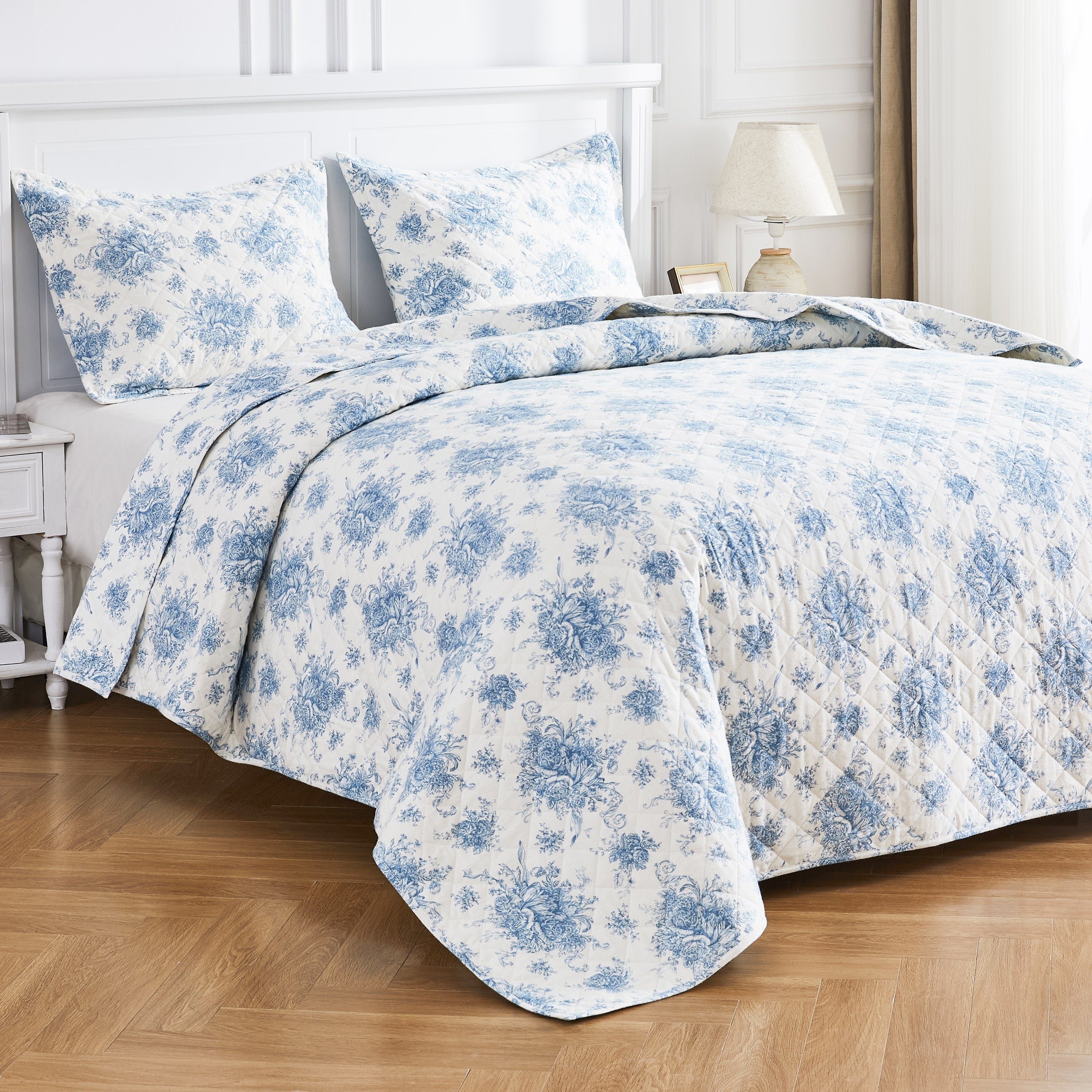 Petit Toile Cotton Flannel Quilt Set