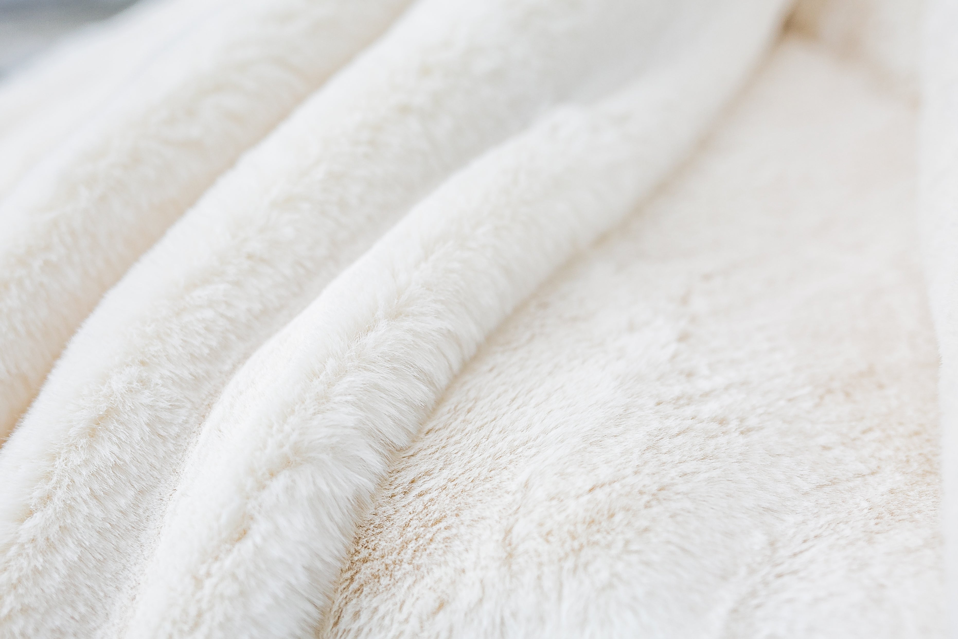 Luxury Avalanche Faux Fur Throw 60"x70"