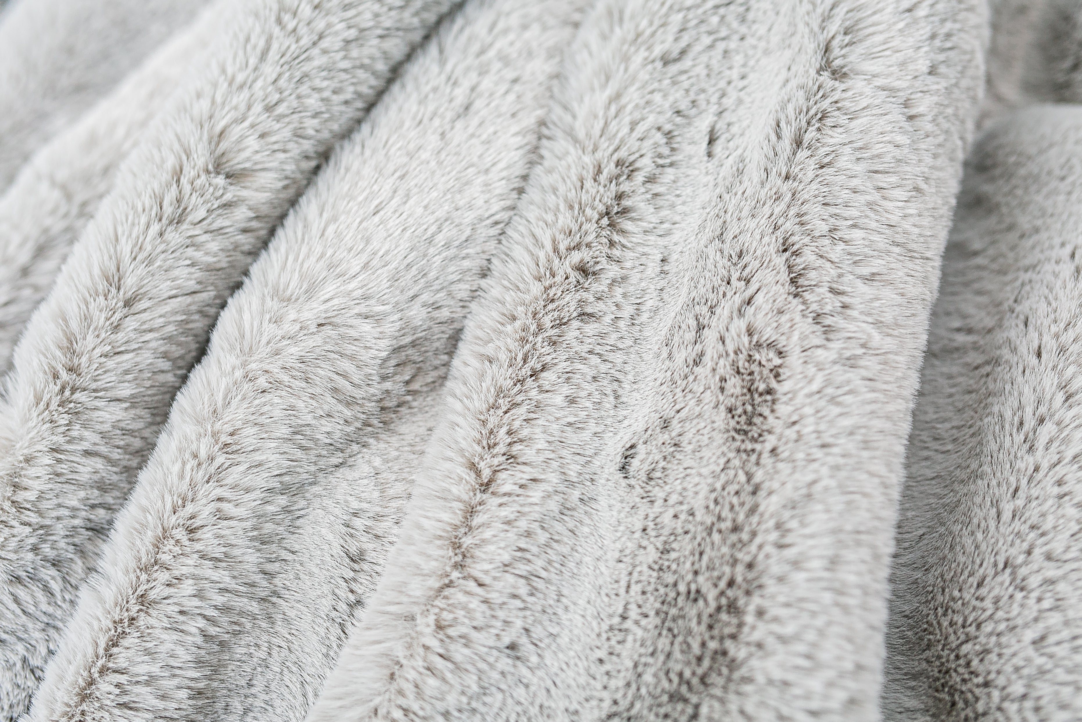 Luxury Avalanche Faux Fur Throw 60"x70"