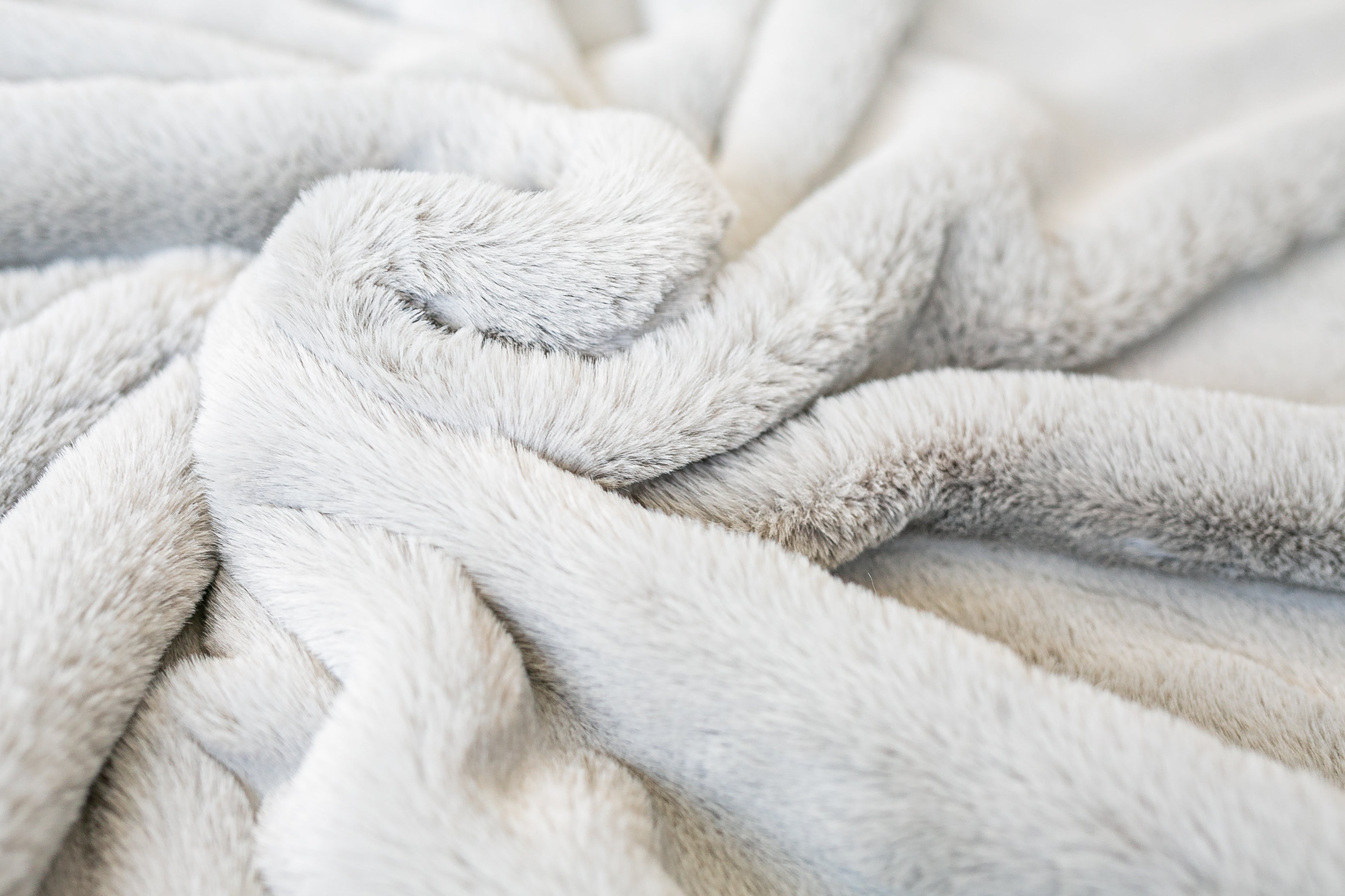 Luxury Avalanche Faux Fur Throw 60"x70"