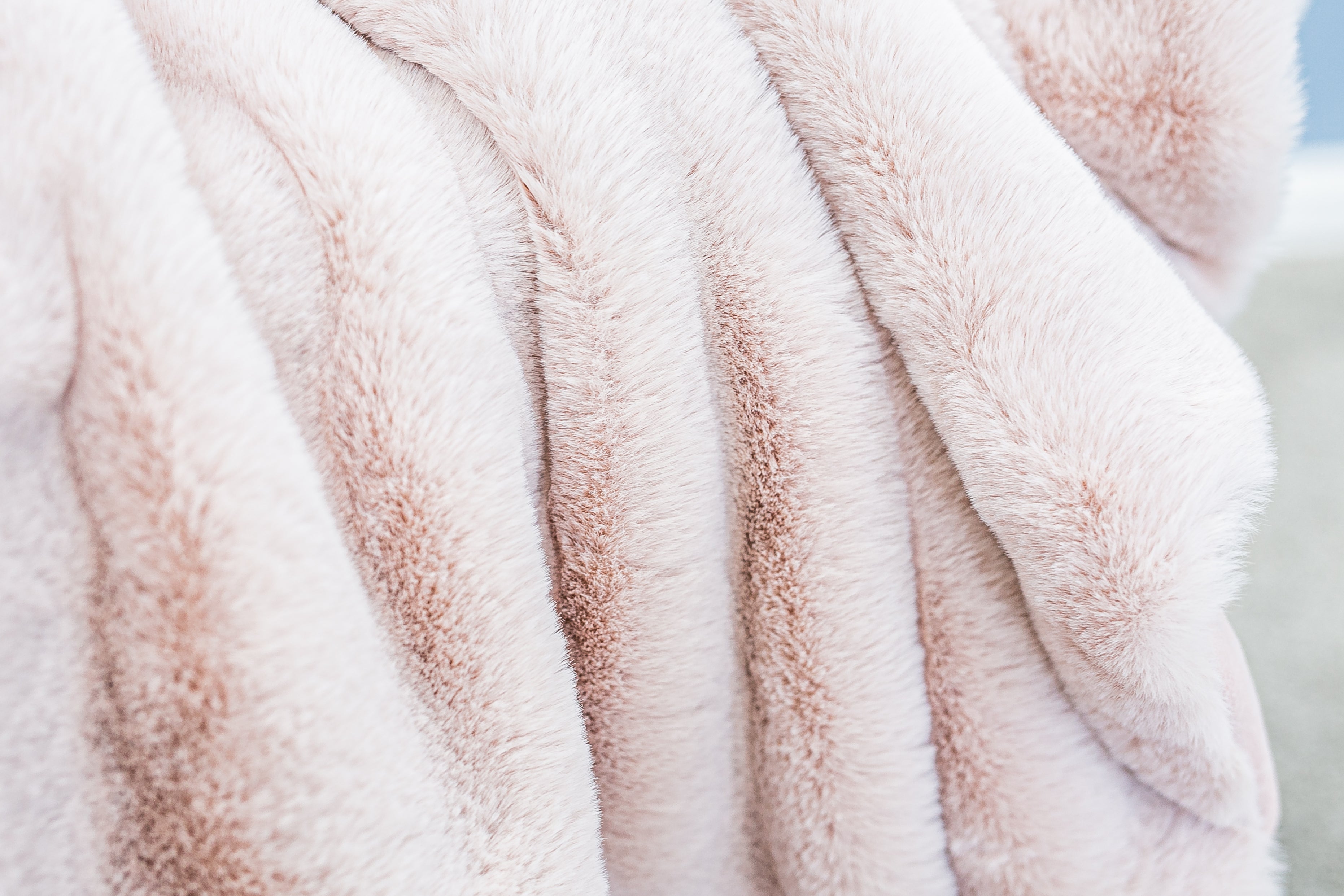 Luxury Avalanche Faux Fur Throw 60"x70"