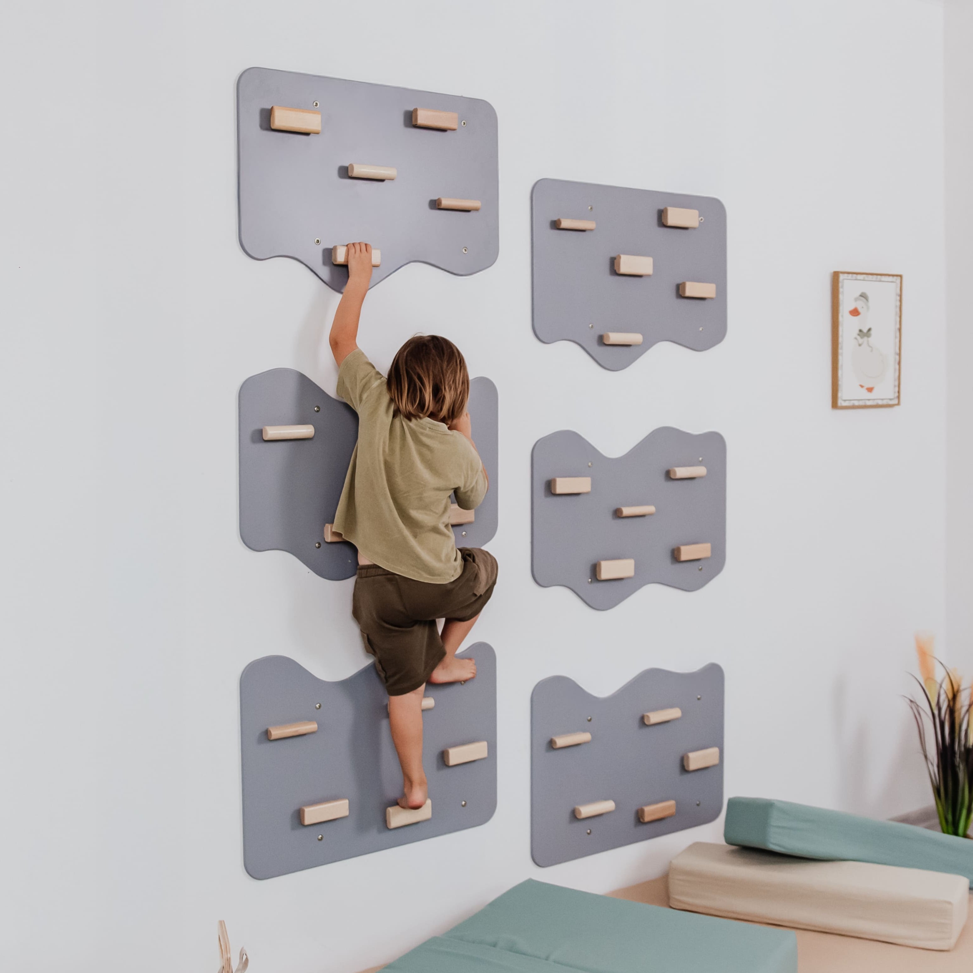 Indoor Rock Wall with Cloud-Shaped Panels for Kids 3-10