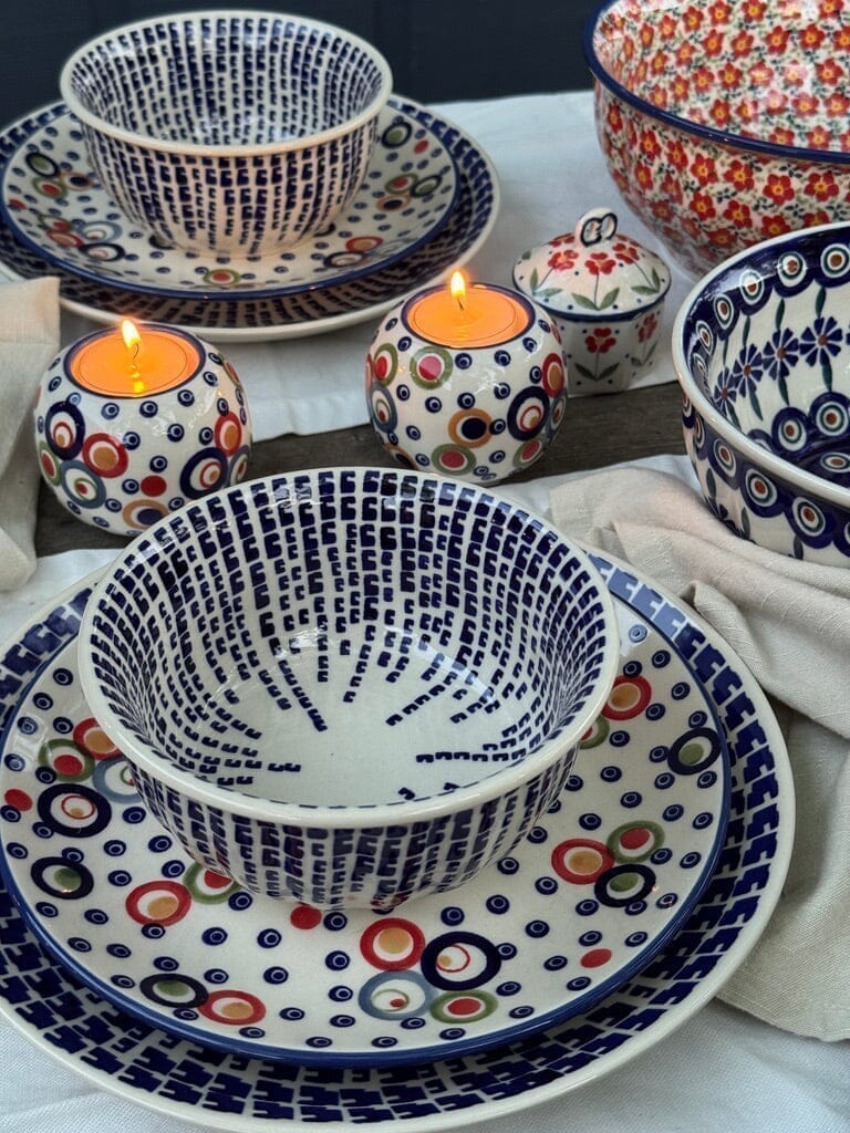 Plate, Round, Dinner, 10" in "Modern Vine" by Manufaktura | T132U-GZ27 by The Polish Pottery Outlet