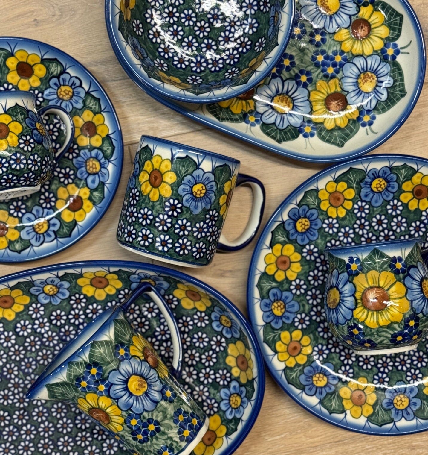 Plate, Round, Dinner, 10.25" Plate, WR (WR5C) in "Daisy Meadow" by W.R. Ceramika | WR5C-BK2 by The Polish Pottery Outlet