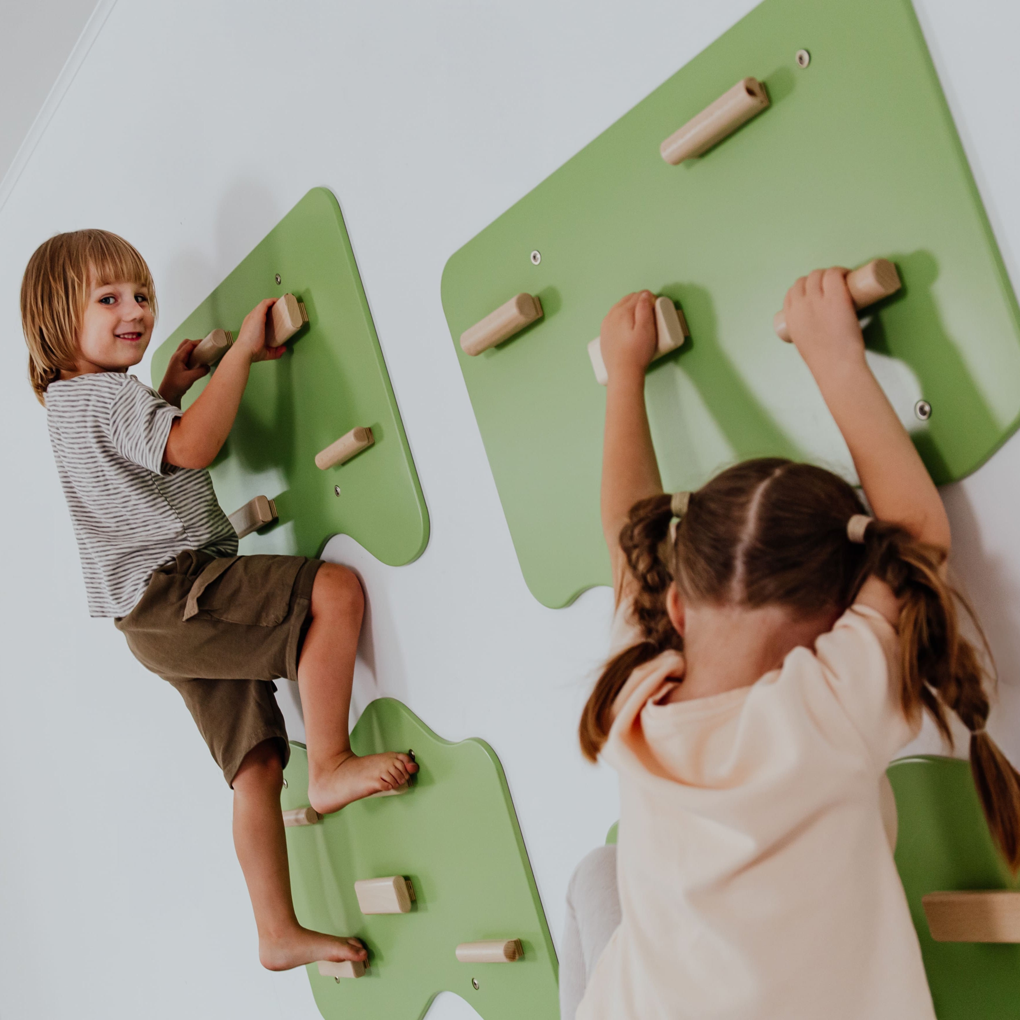 Indoor Rock Wall with Cloud-Shaped Panels for Kids 3-10