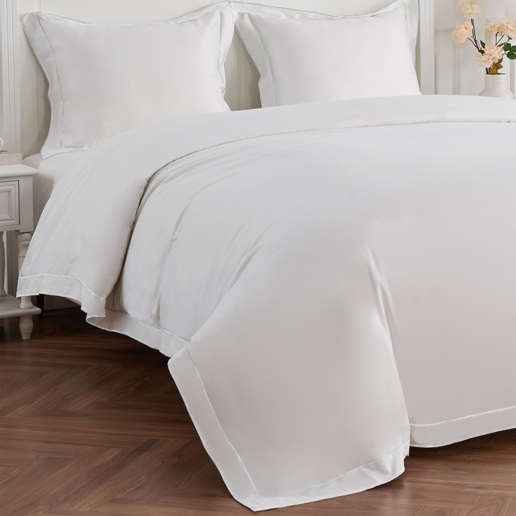 Framed Sateen Embroidered Cotton Duvet Set